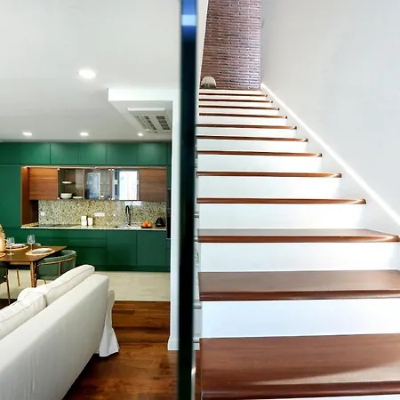 Faro, Modern Duplex With A Bliss Terrace 아파트 파로